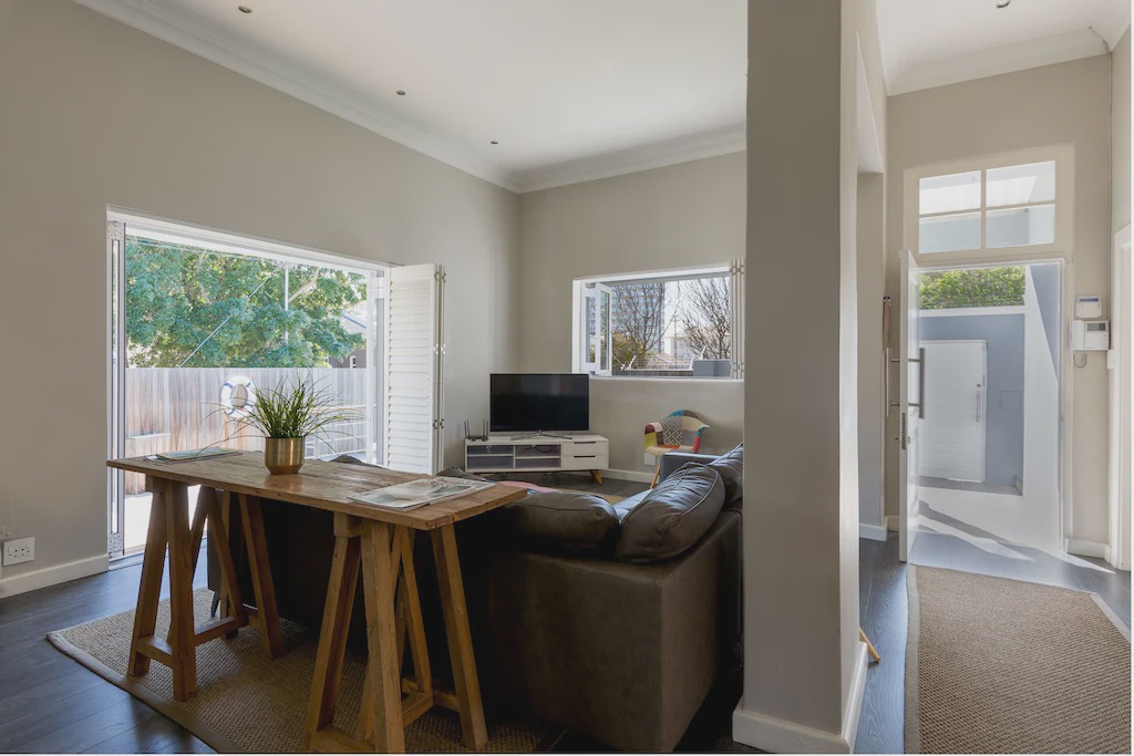 Photo of Livingroom in Three Anchor Bay