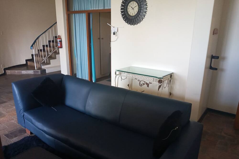 Photo of Livingroom in Northcliff