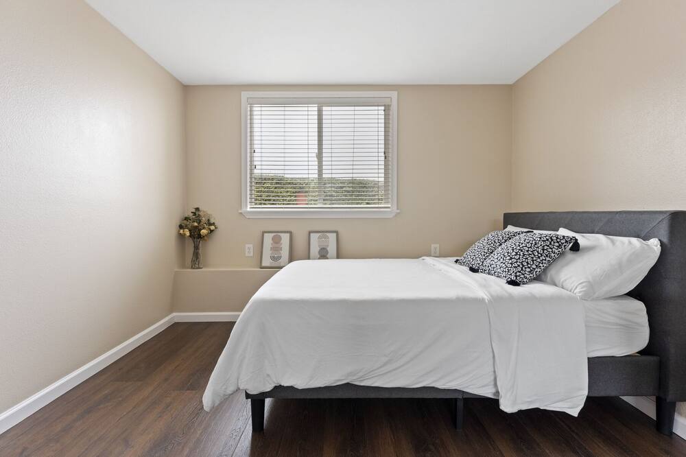 Photo of Bedroom in Westlake