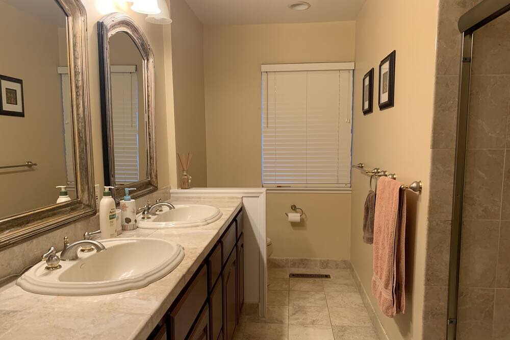 Photo of Bathroom in Loyola