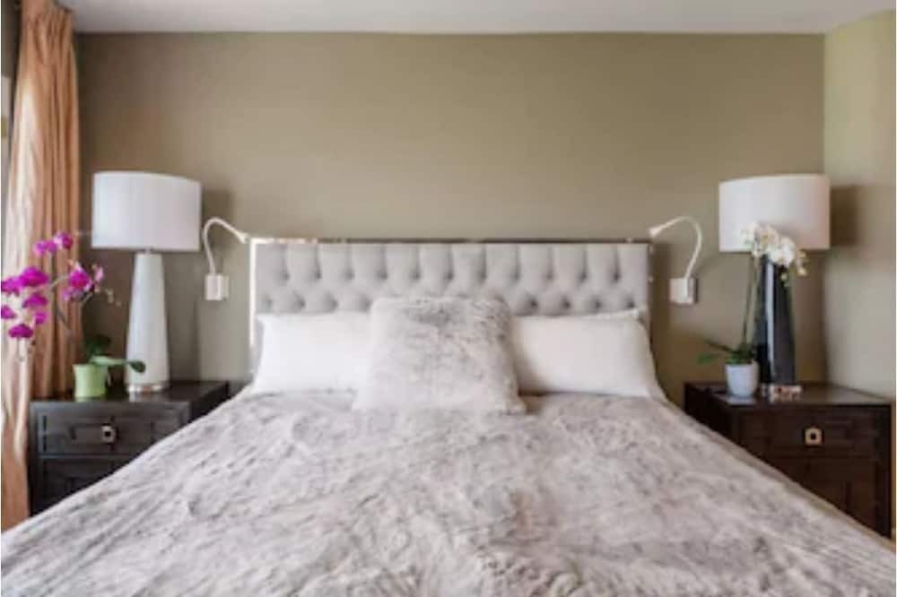 Photo of Bedroom in Marina District