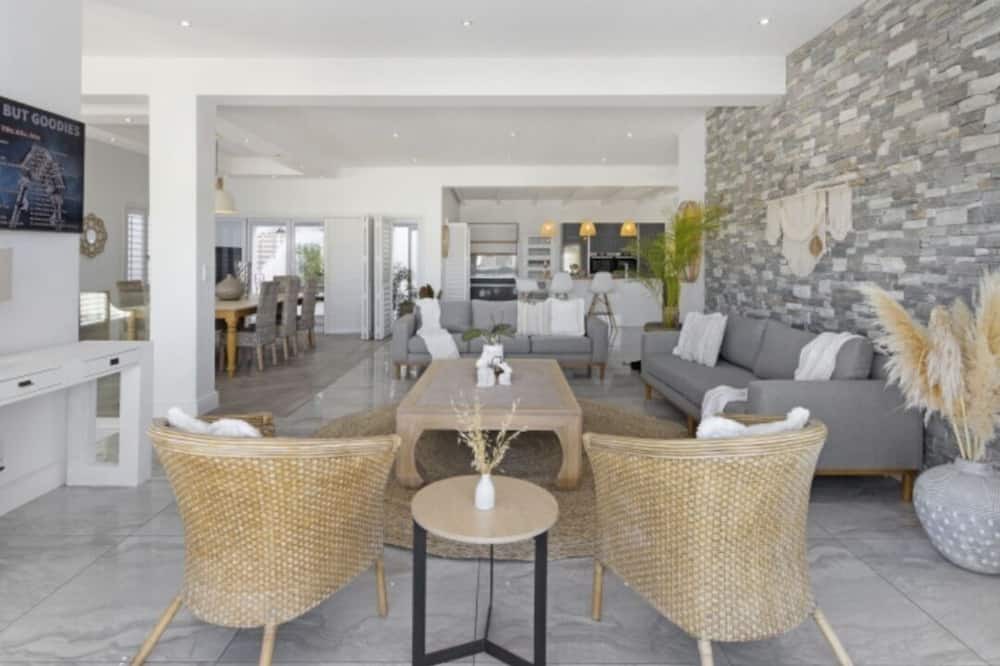 Photo of Livingroom in Bloubergstrand