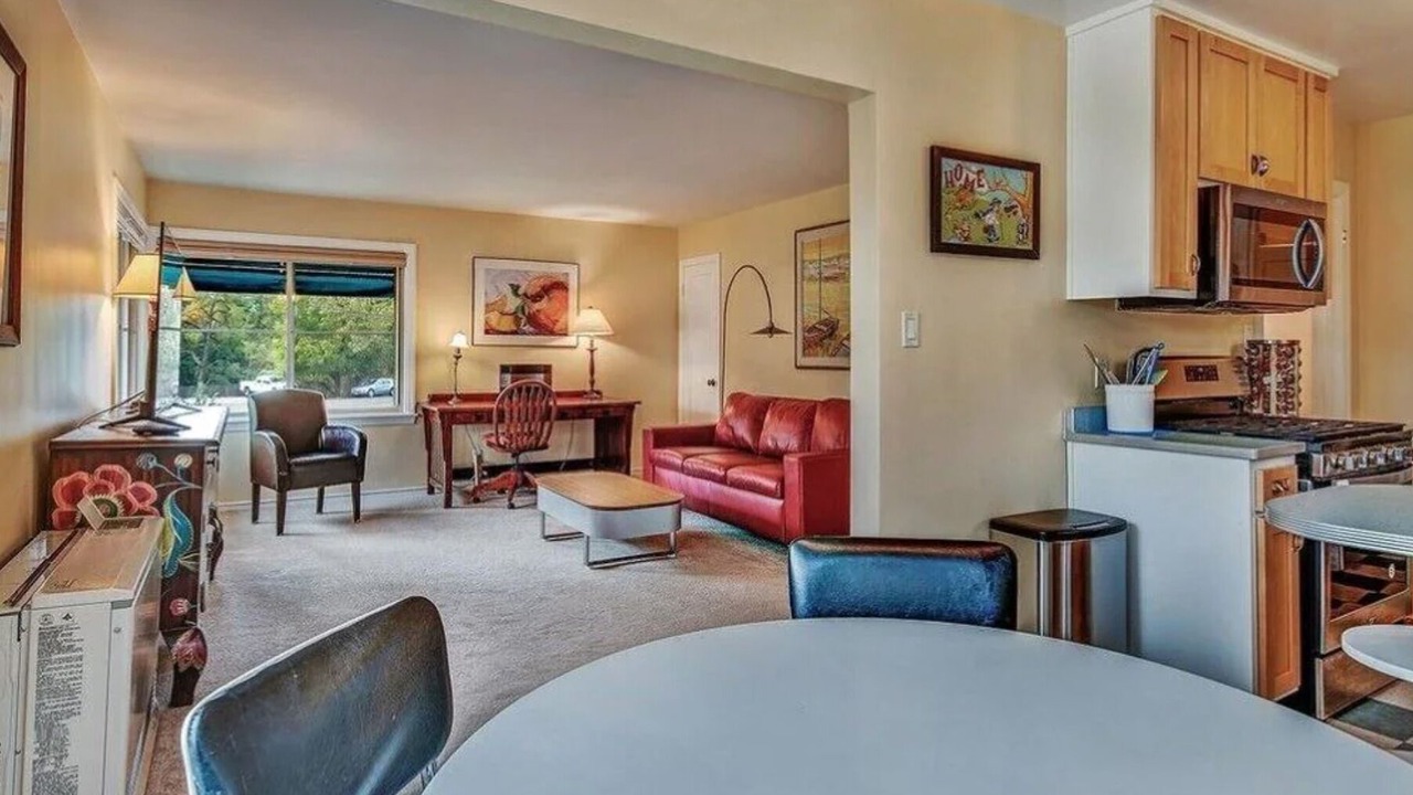 Photo of Livingroom in Montgomery Village