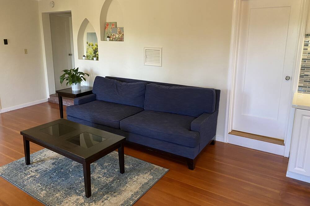 Photo of Livingroom in Upper Rockridge