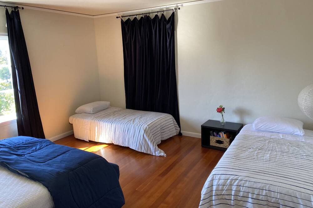 Photo of Bedroom in Upper Rockridge