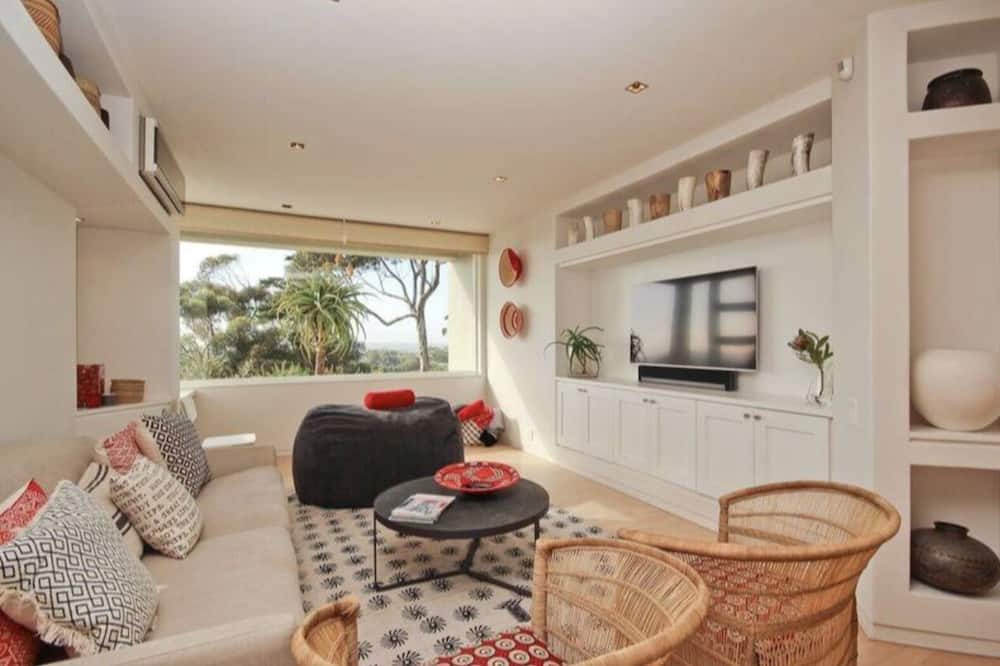 Photo of Livingroom in Steenberg Estate