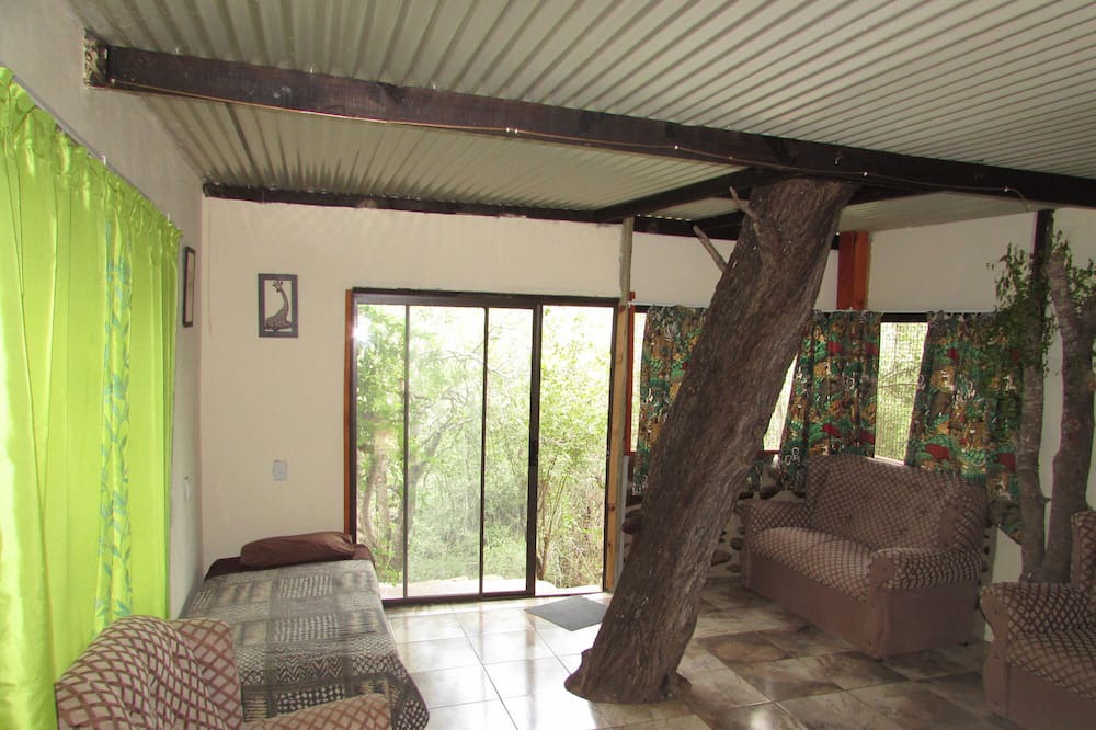 Photo of Livingroom in Thorny Bush Game Reserve