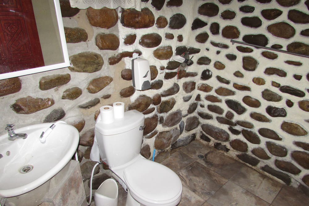 Photo of Bathroom in Thorny Bush Game Reserve