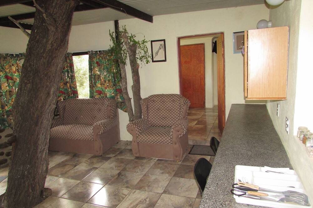 Photo of Livingroom in Thorny Bush Game Reserve