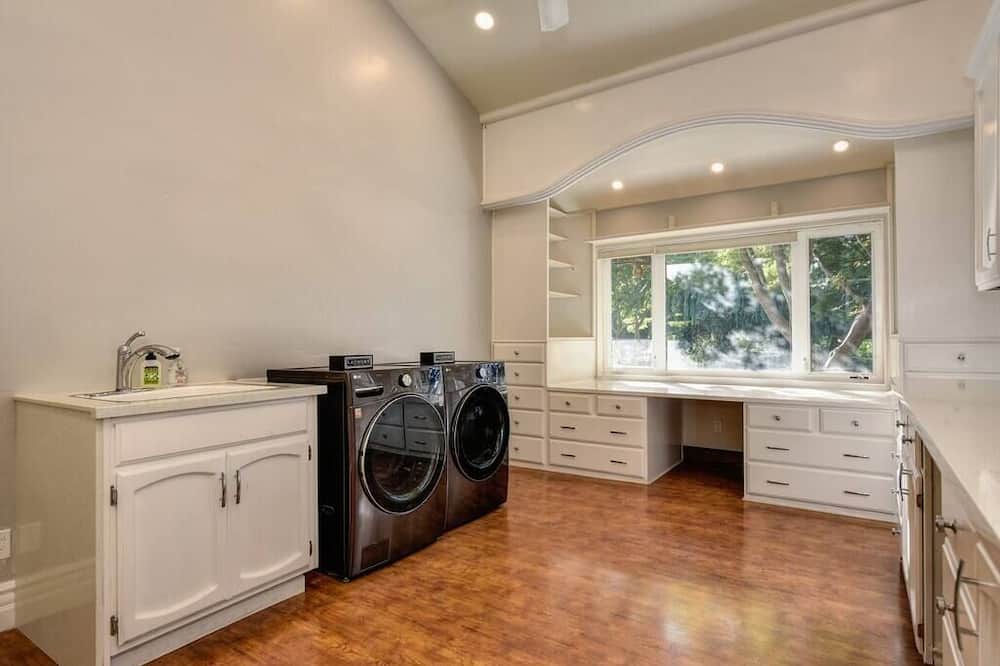 Photo of Bedroom in Acampo