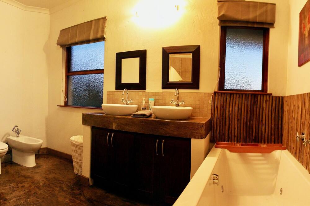 Photo of Bathroom in Assagay