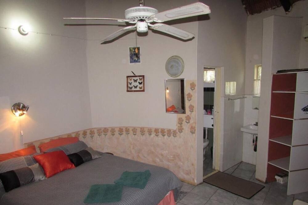 Photo of Bedroom in Thorny Bush Game Reserve