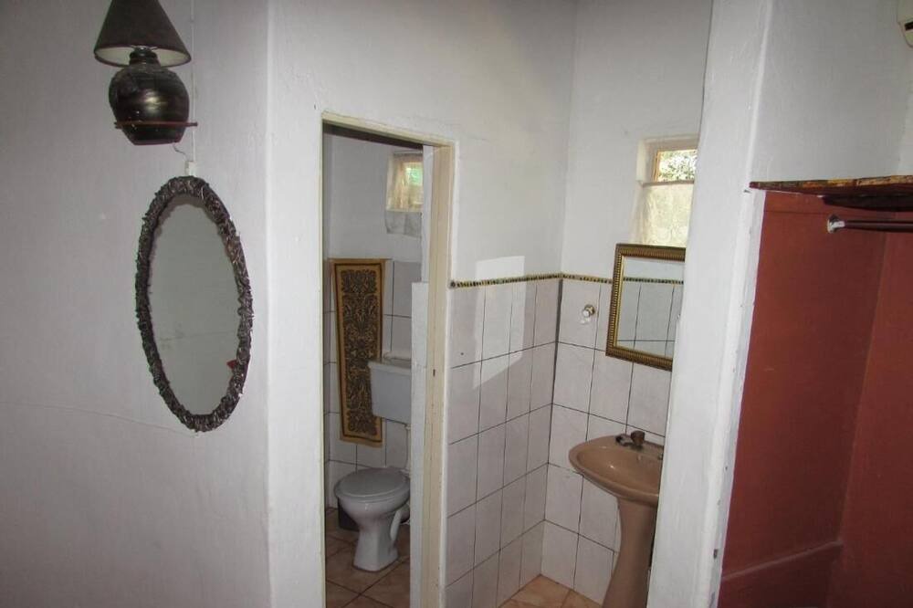 Photo of Bathroom in Thorny Bush Game Reserve