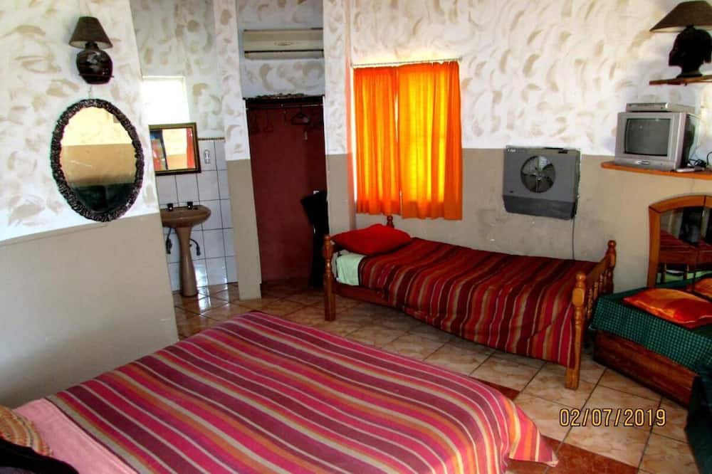 Photo of Bedroom in Thorny Bush Game Reserve