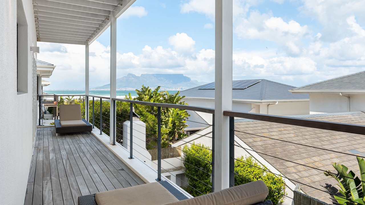 Photo of Patio Balcony in Bloubergstrand