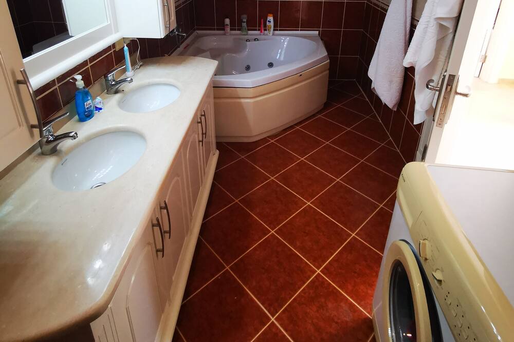 Photo of Bathroom in Seki