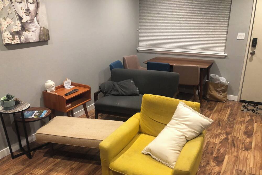 Photo of Livingroom in Belmont