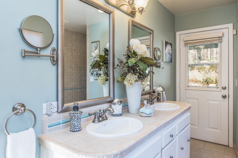 Photo of Bathroom in Del Rey Oaks