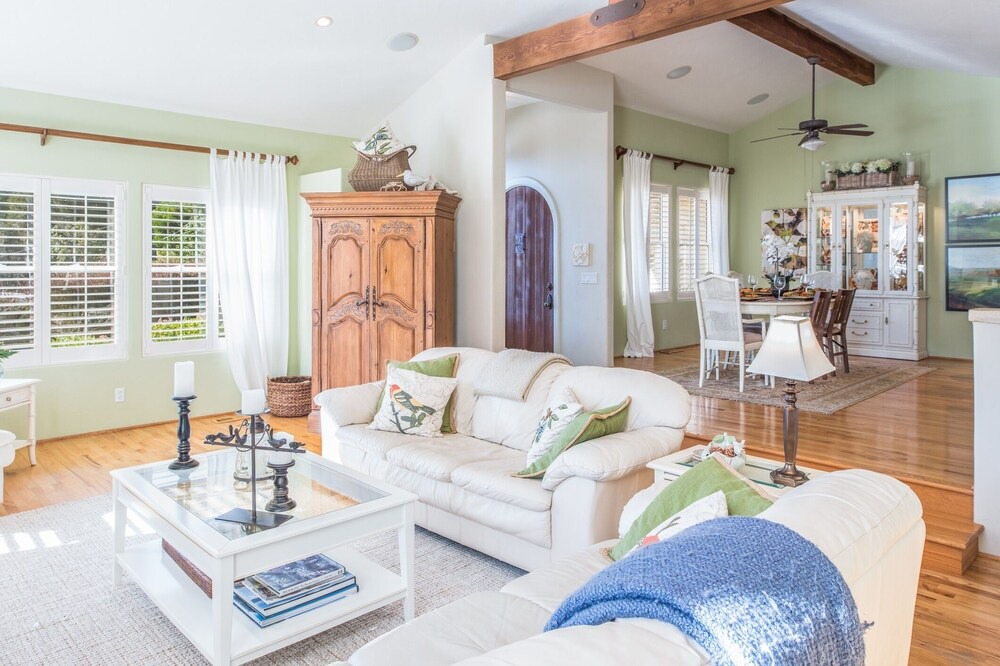 Photo of Livingroom in Del Rey Oaks