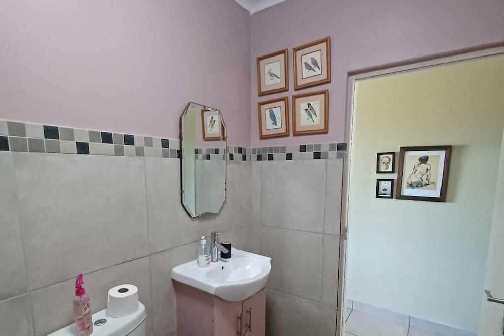 Photo of Bathroom in Drakenstein