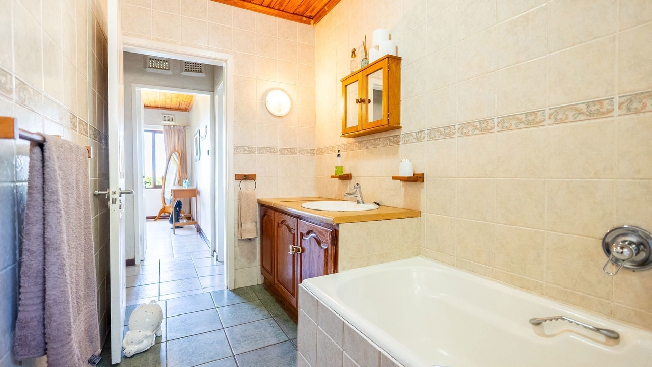 Photo of Bathroom in Umdloti