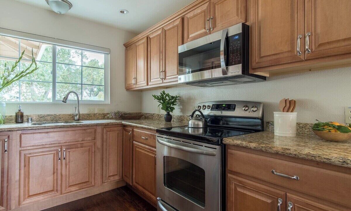Photo of Kitchen in North Junior College Neighborhood Association