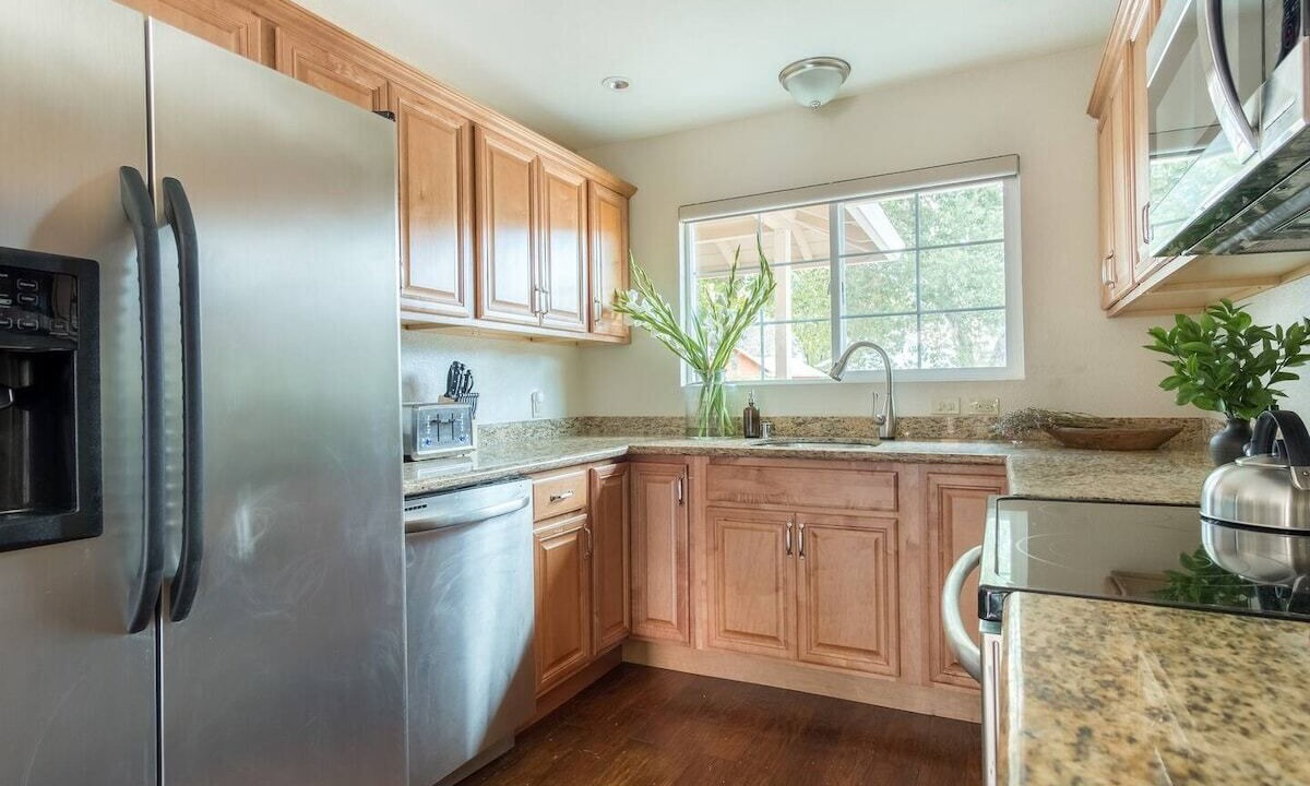 Photo of Kitchen in North Junior College Neighborhood Association
