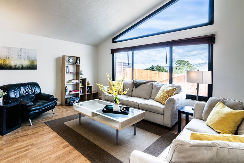 Photo of Livingroom in Serramonte