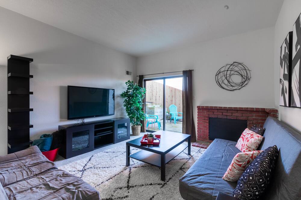 Photo of Livingroom in Serramonte