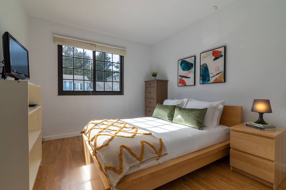 Photo of Bedroom in Serramonte