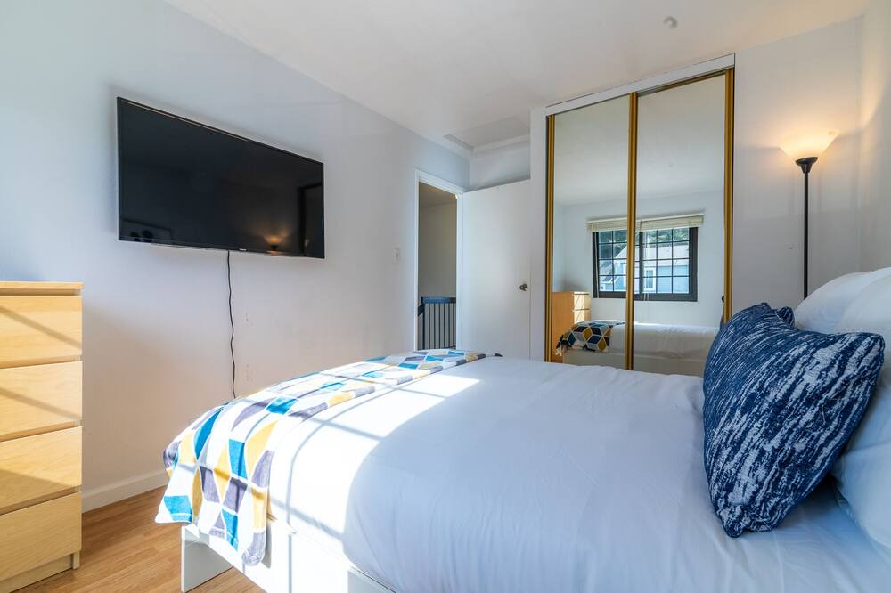 Photo of Bedroom in Serramonte