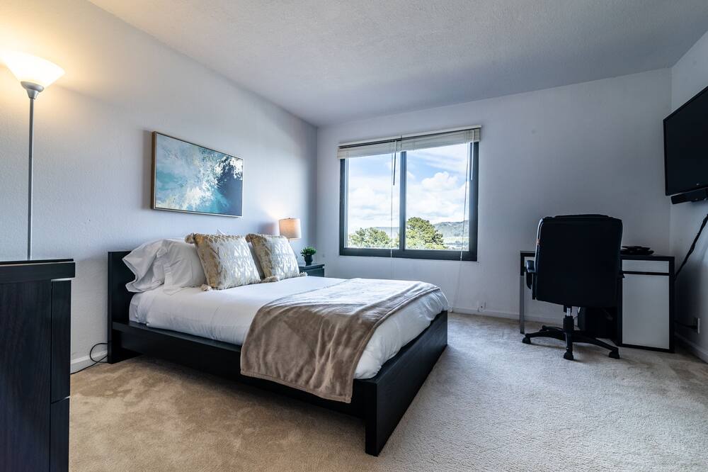 Photo of Bedroom in Serramonte