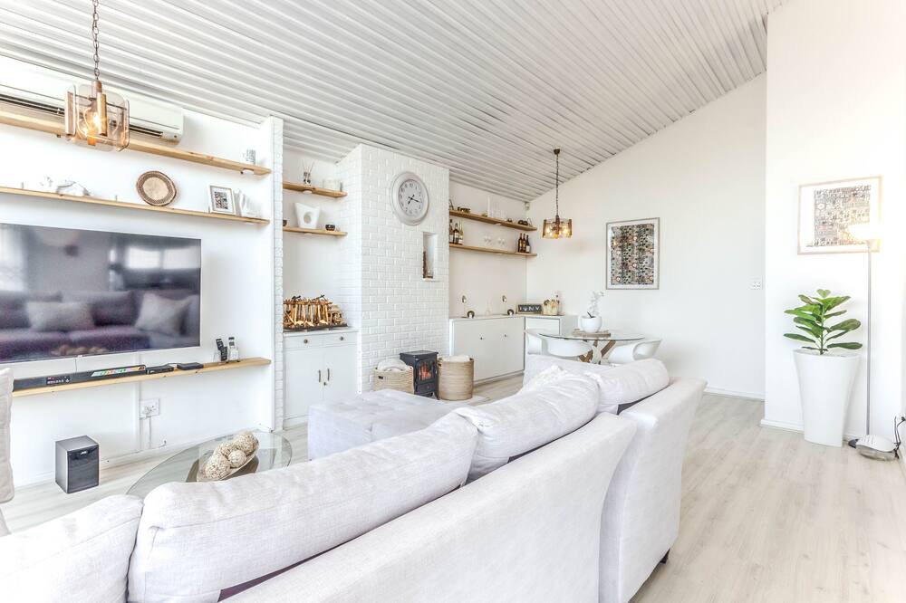 Photo of Livingroom in Bellville
