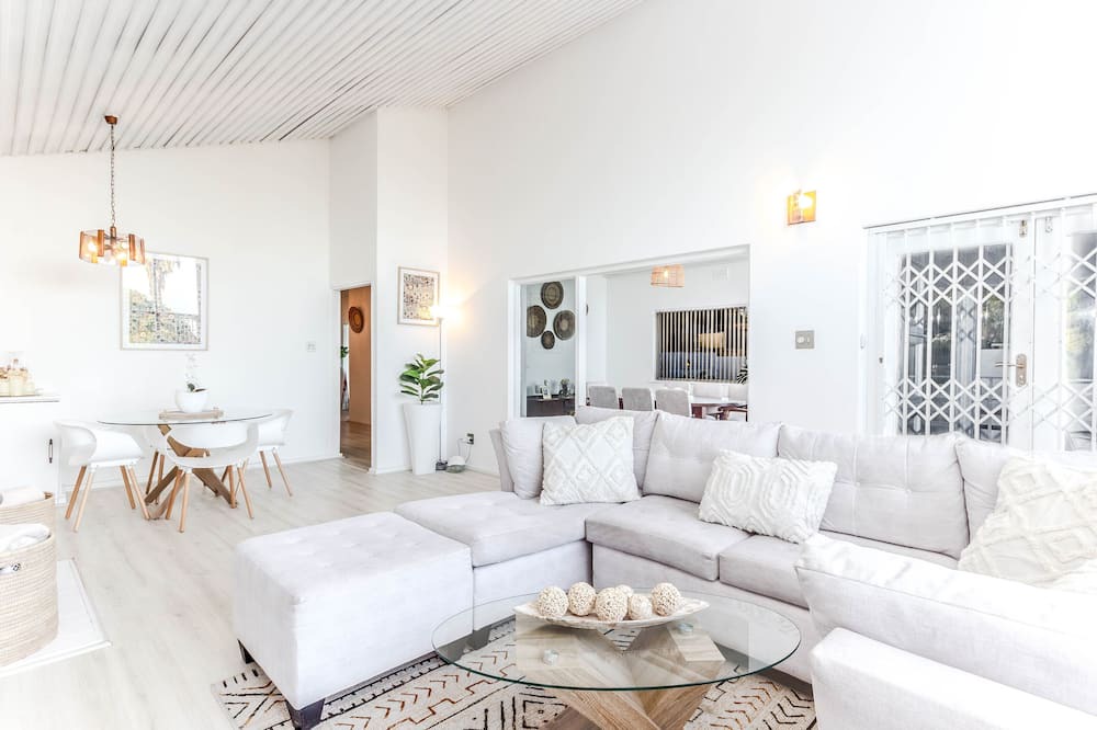 Photo of Livingroom in Bellville