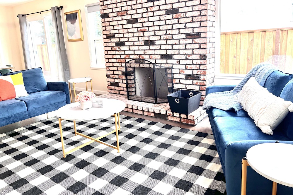 Photo of Livingroom in Ashland