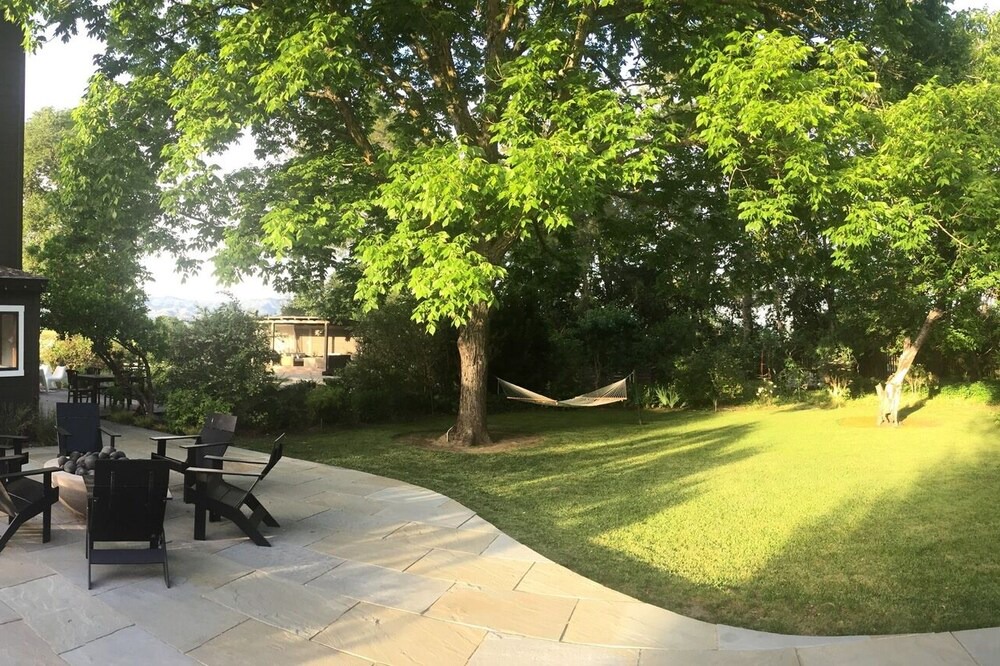Photo of Outdoor in Oak Knoll
