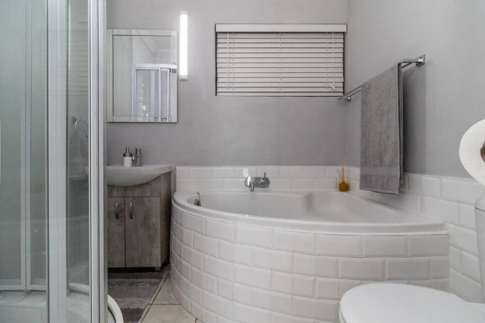 Photo of Bathroom in Amanzimtoti