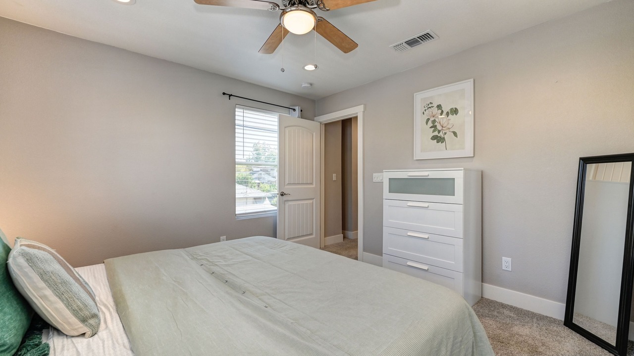 Photo of Bedroom in North Oak Park
