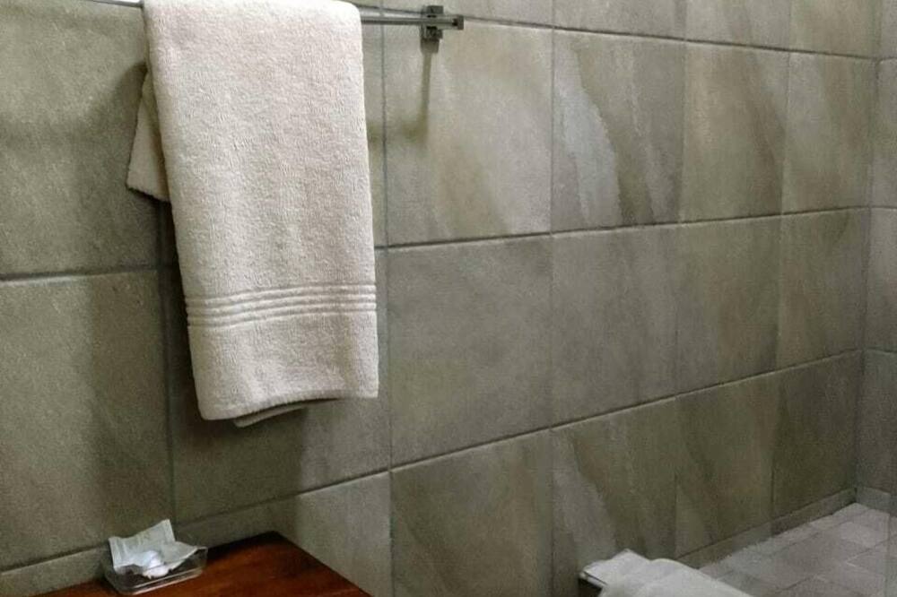 Photo of Bathroom in Melmoth