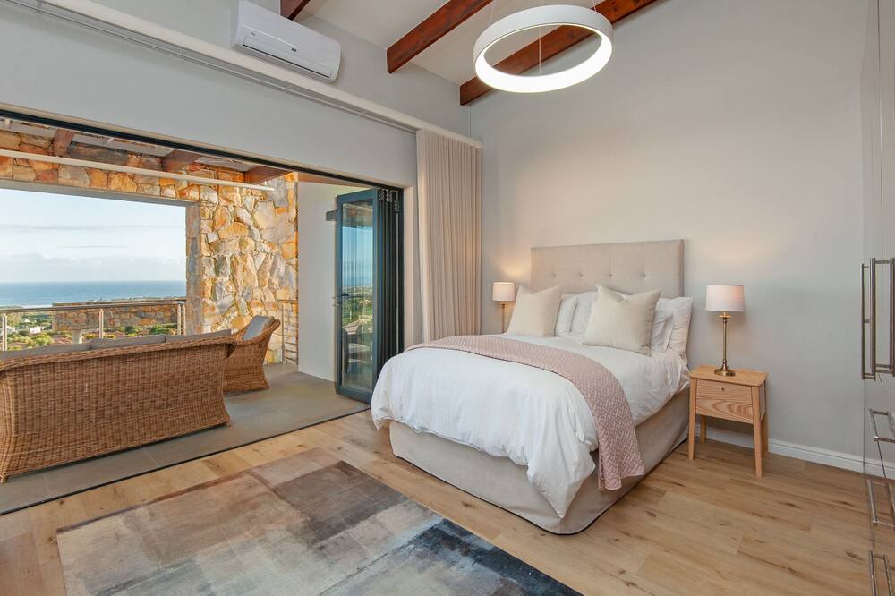 Photo of Bedroom in Chanteclair