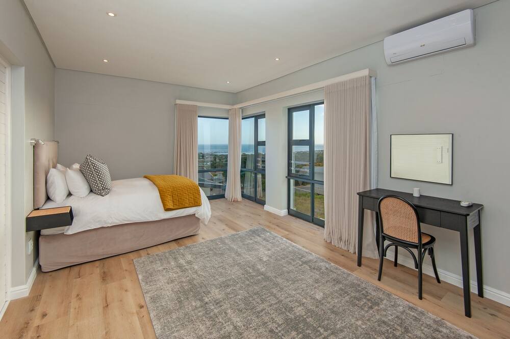 Photo of Bedroom in Chanteclair