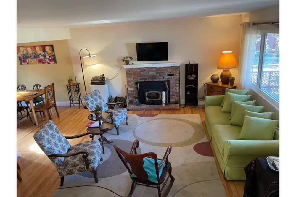 Photo of Bedroom in May Valley