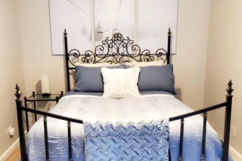 Photo of Bedroom in Country Club Estates