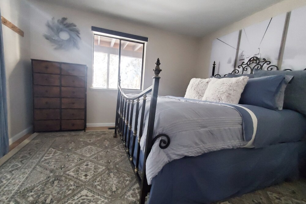 Photo of Bedroom in Country Club Estates