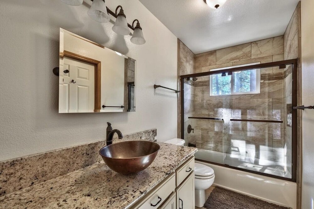 Photo of Bathroom in Country Club Estates