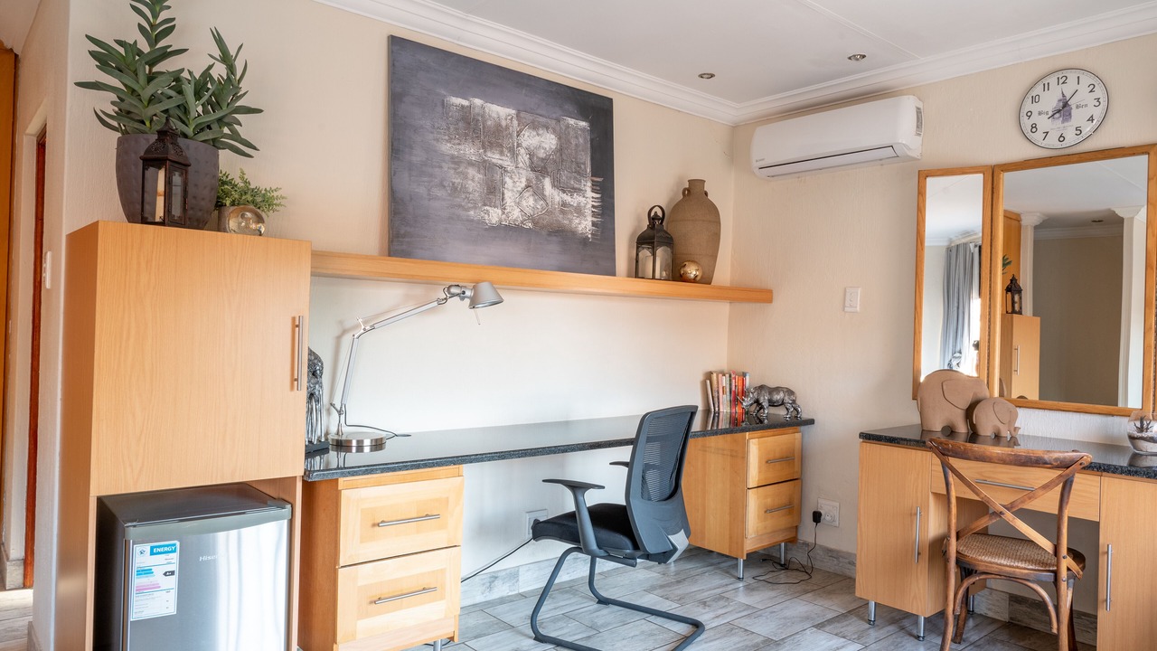 Photo of Bedroom in Akasia