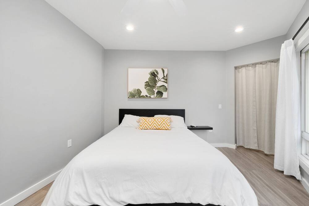 Photo of Bedroom in North Oak Park