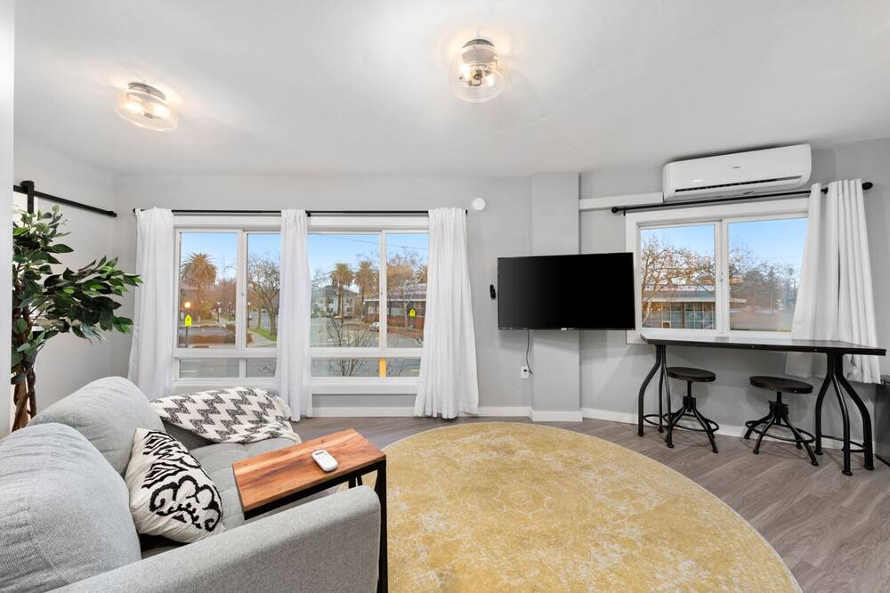 Photo of Livingroom in North Oak Park