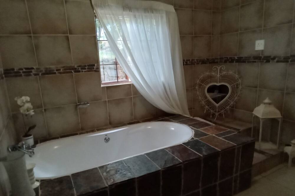 Photo of Bathroom in Modjadjiskloof