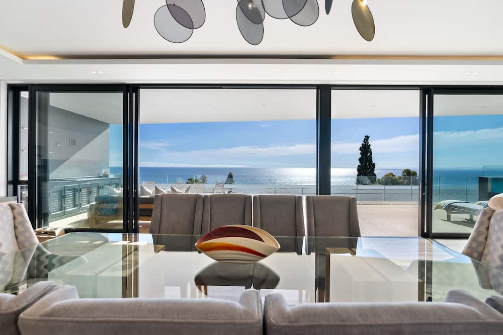 Photo of Livingroom in Bantry Bay